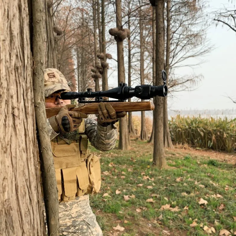 ベストセラーの多機能小型サーマルハンティング検出クリップオンライフルスコープ暗視装置